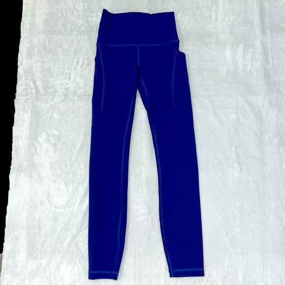 Lululemon (not sure style) size 2 - Picture 1 of 6